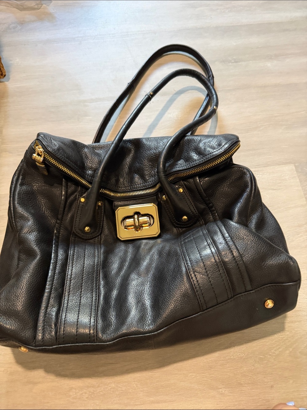 B. Makowsky leather purse